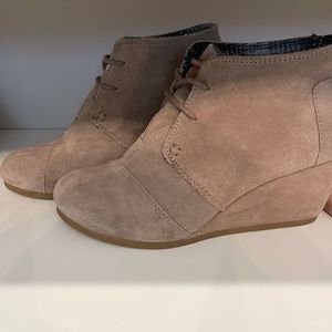Ankle wedge boot